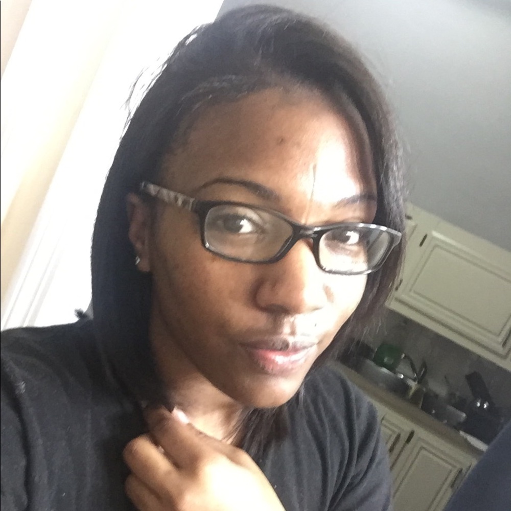 Meet your Posher, Larushia